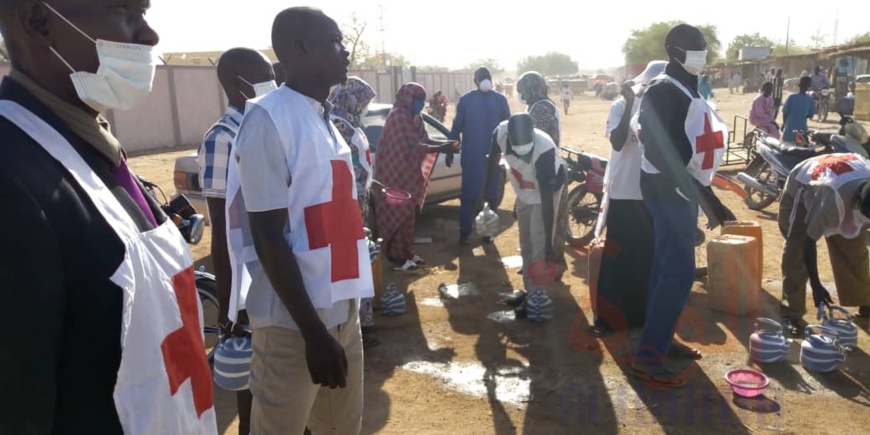 Tchad - Covid-19 : à Mongo, opération de lavage de mains au marché moderne. © Béchir Badjoury/Alwihda Info