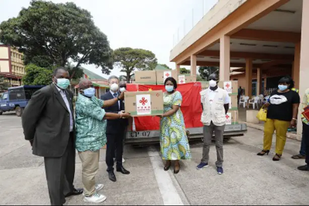 On April 18, medical supplies donated by the Chinese government arrive in Conakry, capital city of Guinea. (Photo courtesy of the Chinese Embassy in Guinea)