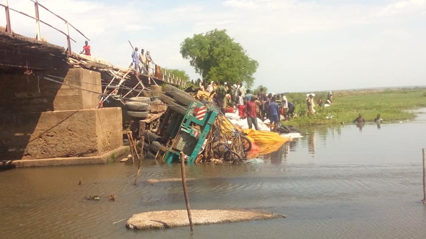 L'accident du pont de Ndila au Mandoul, le 23 avril 2020. © AARMOK Espace Culturel Et Artistique Du Mandoul "Café des Arts' L'accident du pont de Ndila au Mandoul, le 23 avril 2020. © AARMOK Espace Culturel Et Artistique Du Mandoul "Café des Arts'