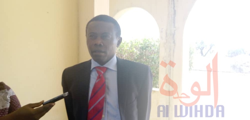 Tchad - Covid-19 : à Laï, le procureur offre des centaines de cache-nez. © Éric Guedi/Alwihda Info Tchad - Covid-19 : à Laï, le procureur offre des centaines de cache-nez. © Éric Guedi/Alwihda Info