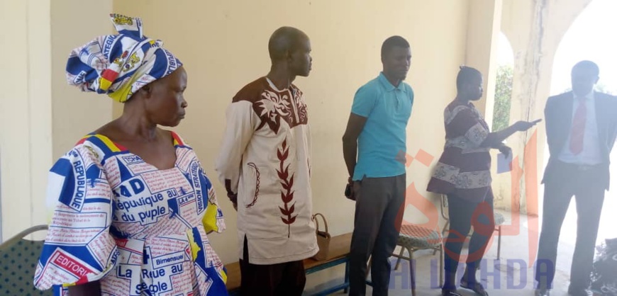 Tchad - Covid-19 : à Laï, le procureur offre des centaines de cache-nez. © Éric Guedi/Alwihda Info Tchad - Covid-19 : à Laï, le procureur offre des centaines de cache-nez. © Éric Guedi/Alwihda Info