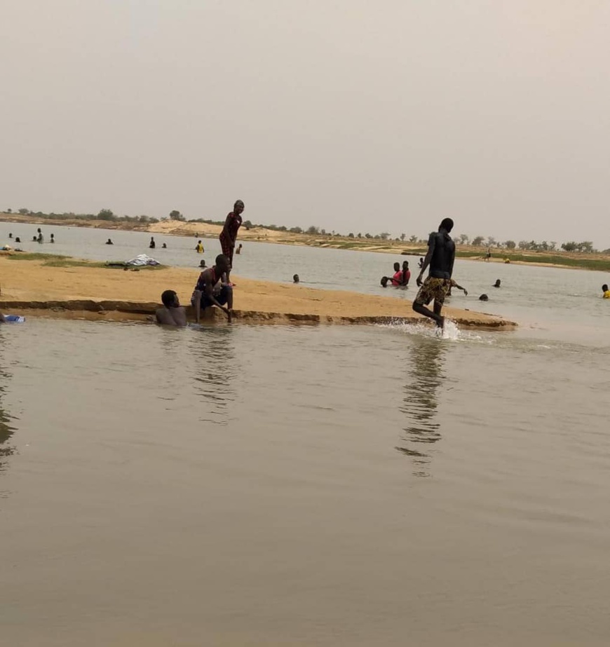 Tchad : à N'Djamena, le fleuve offre du réconfort pendant la canicule. © Djibrine Haïdar/Alwihda Info