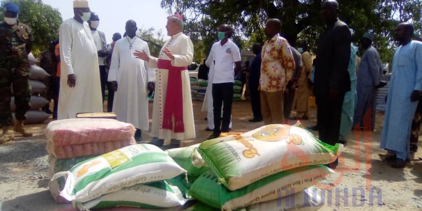 Tchad : le Mayo Kebbi Ouest reçoit plusieurs tonnes d'aide alimentaire. © Foka Mapagne/Alwihda Info Tchad : le Mayo Kebbi Ouest reçoit plusieurs tonnes d'aide alimentaire. © Foka Mapagne/Alwihda Info