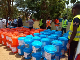 Tchad - Covid-19 : à Moundou, des kits d'hygiène remis au comité de veille. © Golmen Ali/Alwihda Info Tchad - Covid-19 : à Moundou, des kits d'hygiène remis au comité de veille. © Golmen Ali/Alwihda Info