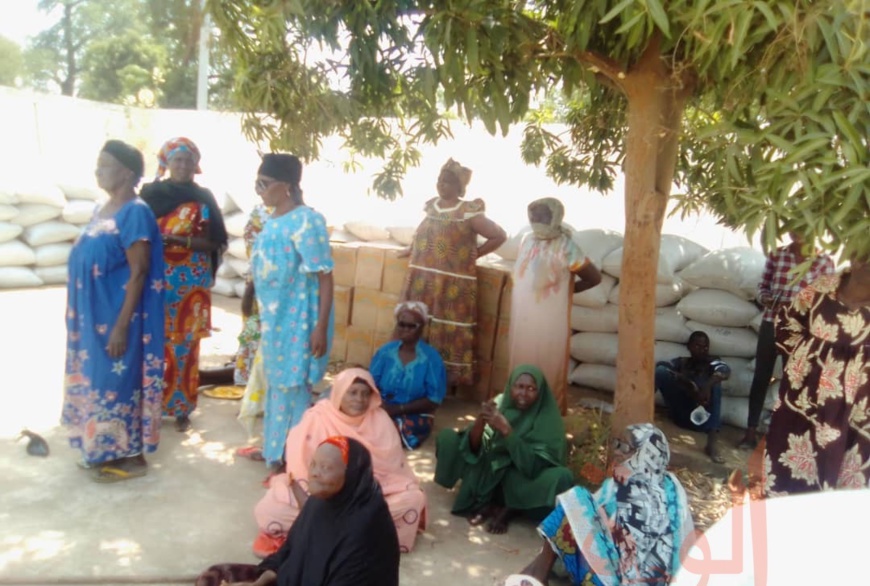 Tchad : au Logone Oriental, des dons alimentaires pour les personnes vulnérables. © Djikoloum Frédéric Ngardodim/Alwihda Info Tchad : au Logone Oriental, des dons alimentaires pour les personnes vulnérables. © Djikoloum Frédéric Ngardodim/Alwihda Info