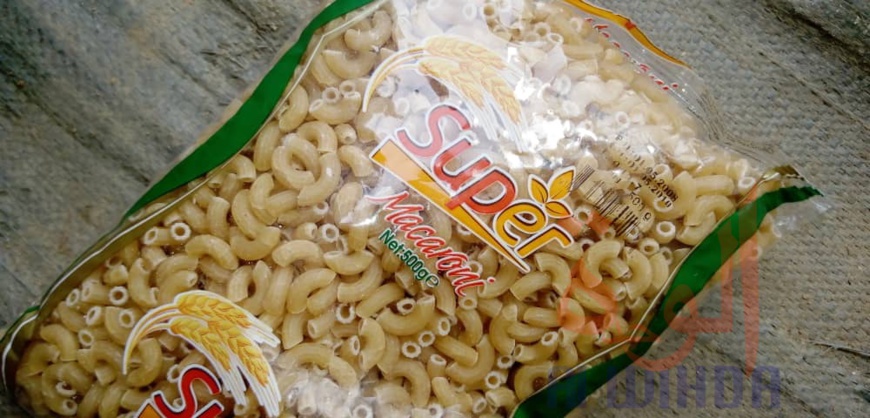 Tchad : inquiétudes après la découverte de dons de pâtes périmés. © Éric Guedi/Alwihda Info Tchad : inquiétudes après la découverte de dons de pâtes périmés. © Éric Guedi/Alwihda Info