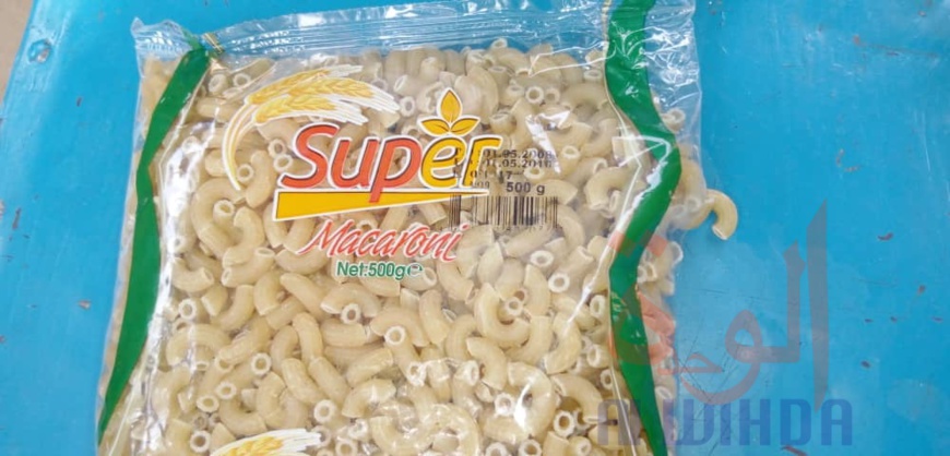 Tchad : inquiétudes après la découverte de dons de pâtes périmés. © Éric Guedi/Alwihda Info Tchad : inquiétudes après la découverte de dons de pâtes périmés. © Éric Guedi/Alwihda Info