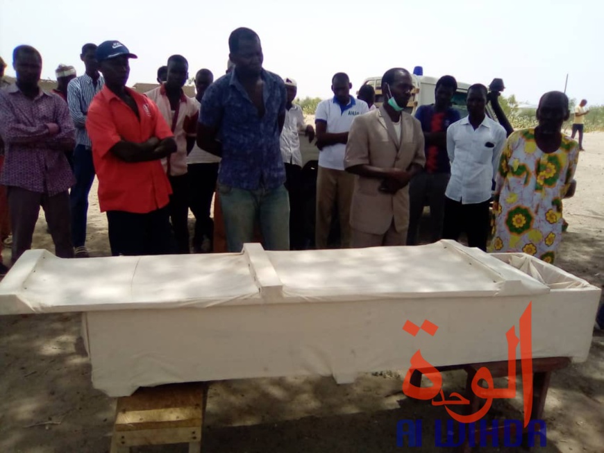 Tchad : excédé par les difficultés, un homme se suicide par pendaison. © Mbainaissem Gédéon Mbeïbadoum/Alwihda Info Tchad : excédé par les difficultés, un homme se suicide par pendaison. © Mbainaissem Gédéon Mbeïbadoum/Alwihda Info