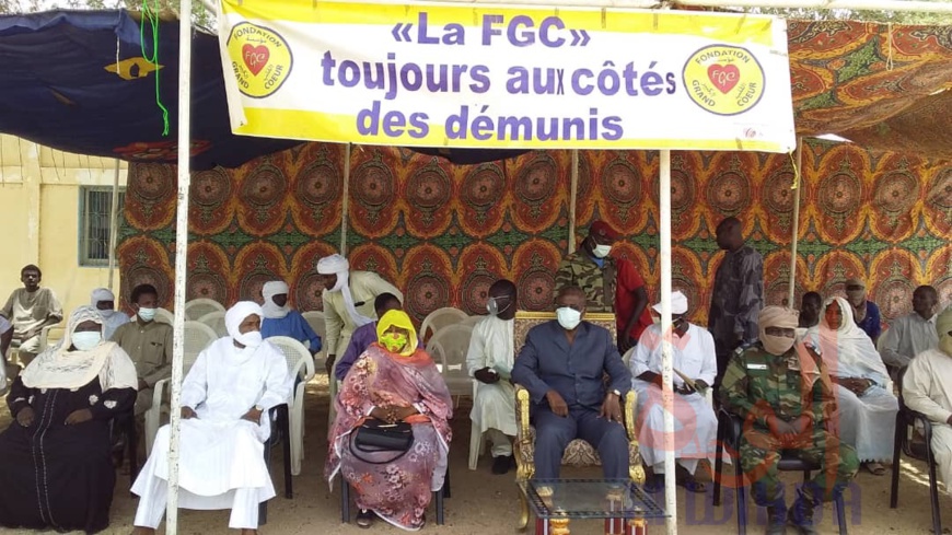 Tchad : distribution de vivres aux démunis de la province du Batha. © Hassan Djidda Hassan/Alwihda Info Tchad : distribution de vivres aux démunis de la province du Batha. © Hassan Djidda Hassan/Alwihda Info