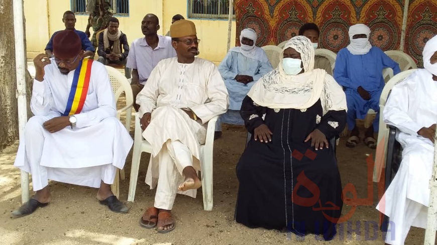 Tchad : distribution de vivres aux démunis de la province du Batha. © Hassan Djidda Hassan/Alwihda Info Tchad : distribution de vivres aux démunis de la province du Batha. © Hassan Djidda Hassan/Alwihda Info