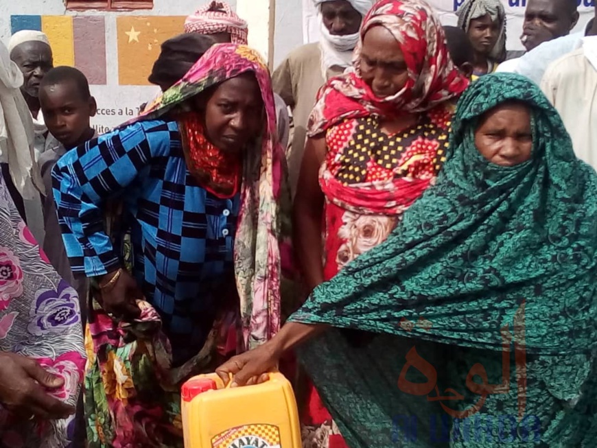 Tchad : à Massaguet, un lot de vivres remis à la population de Haraze Al Biar. © Mbainaissem Gédéon Mbeïbadoum/Alwihda Info Tchad : à Massaguet, un lot de vivres remis à la population de Haraze Al Biar. © Mbainaissem Gédéon Mbeïbadoum/Alwihda Info
