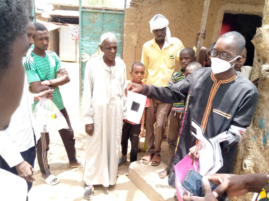 Tchad : les jeunes anti Covid-19 offrent des masques et gels hydroalcooliques Tchad : les jeunes anti Covid-19 offrent des masques et gels hydroalcooliques