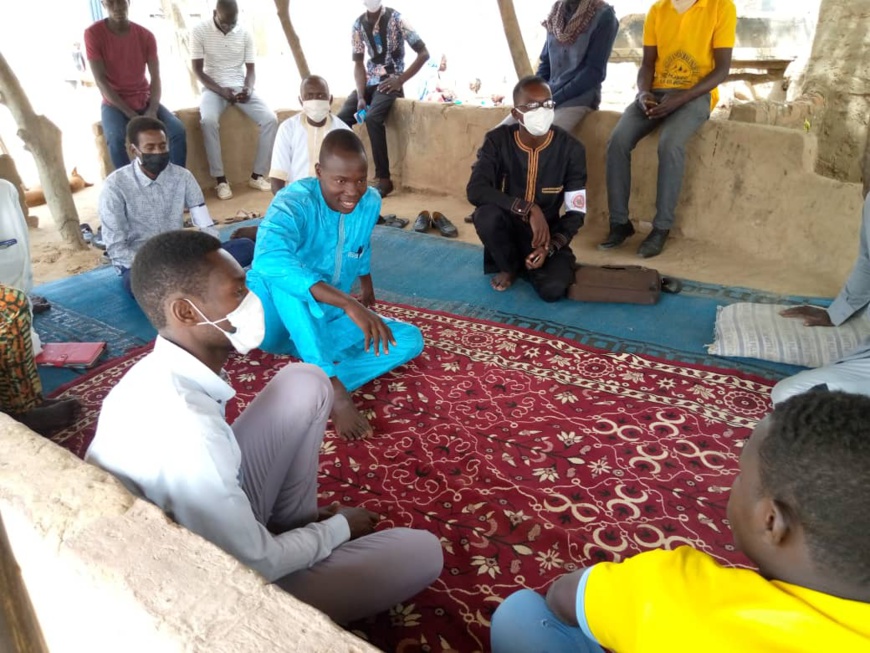 Tchad : les jeunes anti Covid-19 offrent des masques et gels hydroalcooliques Tchad : les jeunes anti Covid-19 offrent des masques et gels hydroalcooliques