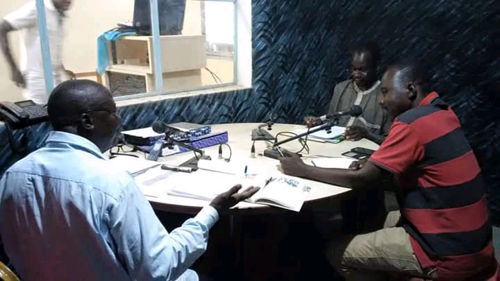 Tchad : à Mongo, les élèves en "Radio Learning" pour poursuivre les cours Tchad : à Mongo, les élèves en "Radio Learning" pour poursuivre les cours