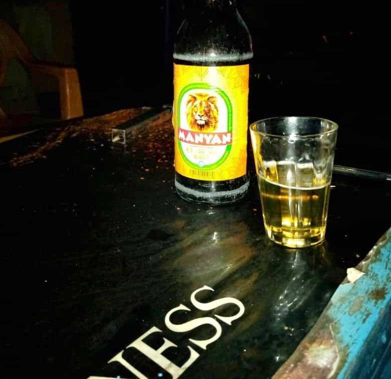 Un bière posée sur une table dans un bar au Tchad. Illustration. © Kelvin Mendig-lembaye/Alwihda Info Un bière posée sur une table dans un bar au Tchad. Illustration. © Kelvin Mendig-lembaye/Alwihda Info
