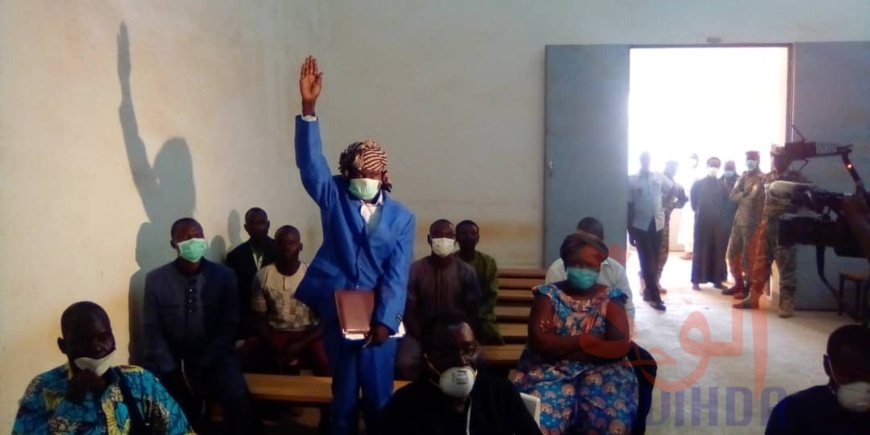 Tchad : les membres de la sous-CENI du Mayo Dallah prêtent serment . © Foka Mapagne/Alwihda Info Tchad : les membres de la sous-CENI du Mayo Dallah prêtent serment . © Foka Mapagne/Alwihda Info