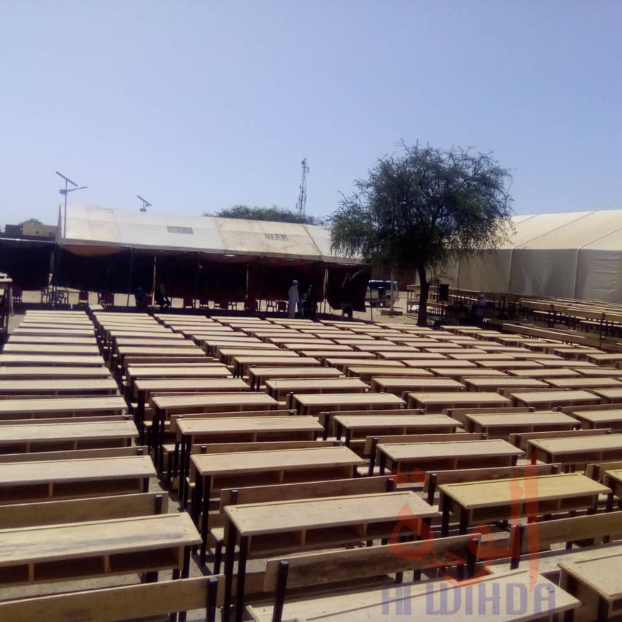 Tchad : 1000 table-blancs offerts à la province du Ouaddaï. © Abba Issa/Alwihda Info Tchad : 1000 table-blancs offerts à la province du Ouaddaï. © Abba Issa/Alwihda Info
