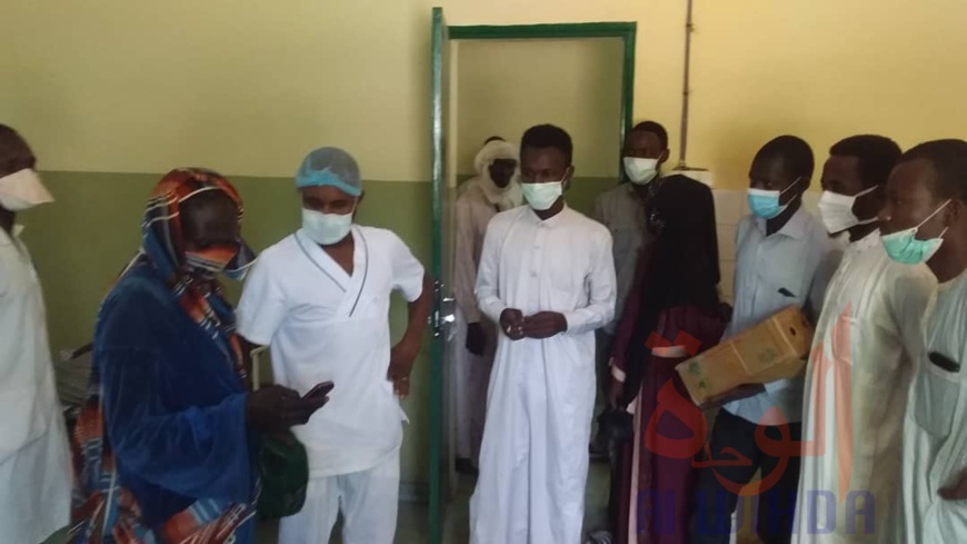 Tchad : à Ati, un geste de solidarité aux patients de l'hôpital provincial. © Hassan Djidda Hassan/Alwihda Info Tchad : à Ati, un geste de solidarité aux patients de l'hôpital provincial. © Hassan Djidda Hassan/Alwihda Info