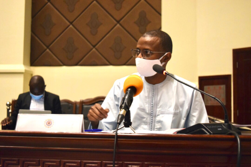 Le ministre des Finances et du Budget, Tahir Hamid Nguilin, le 11 mai 2020 à l'Assemblée nationale. Le ministre des Finances et du Budget, Tahir Hamid Nguilin, le 11 mai 2020 à l'Assemblée nationale.