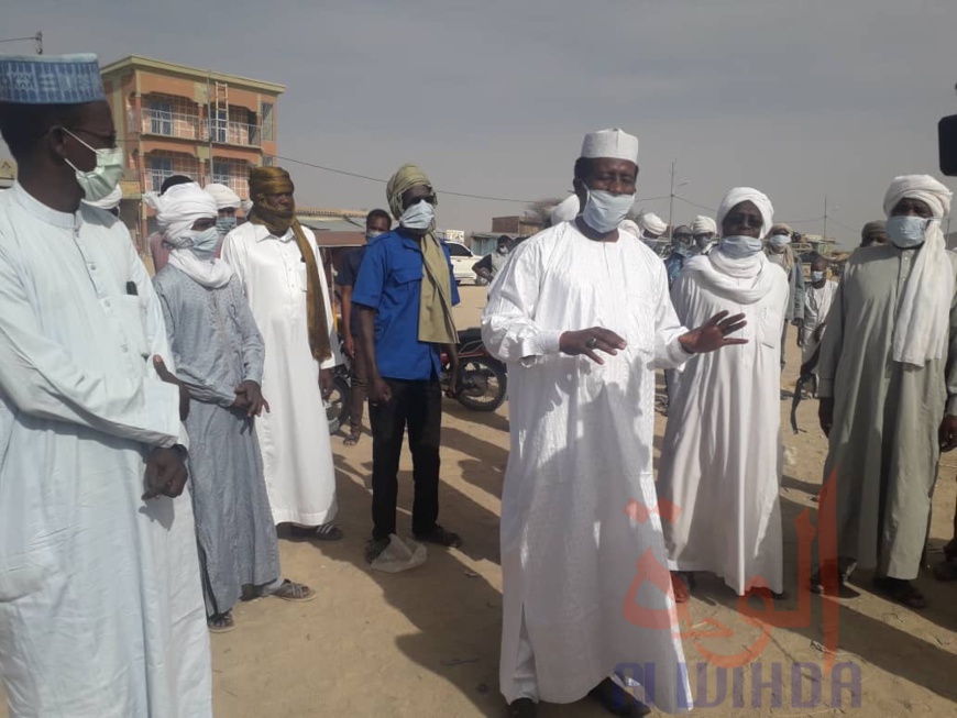 تشاد: بلدية بلتن تقوم بتوزيع كمامات للمواطنين © حسنين محمد حسن / معلومات الوحدة تشاد: بلدية بلتن تقوم بتوزيع كمامات للمواطنين © حسنين محمد حسن / معلومات الوحدة