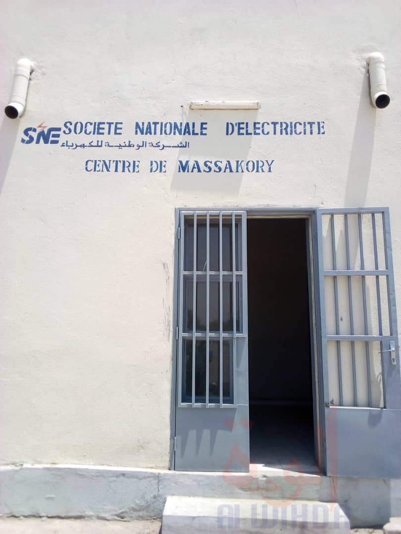 Tchad : à Massakory, la SNE distribue la deuxième tranche gratuite d'électricité. © Mbainaissem Gédéon/Alwihda Info Tchad : à Massakory, la SNE distribue la deuxième tranche gratuite d'électricité. © Mbainaissem Gédéon/Alwihda Info
