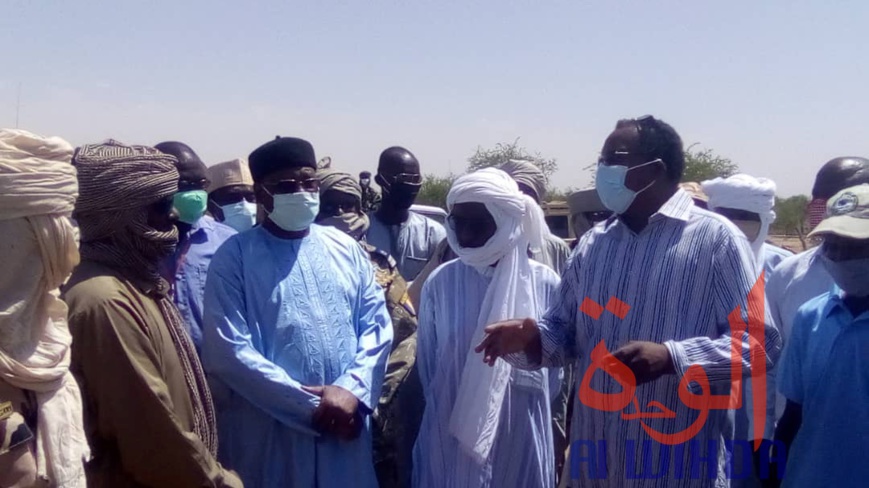 Tchad : crise de l'eau à l'Est, un homme d'affaires au secours de la population. © Abba Issa/Alwihda Info Tchad : crise de l'eau à l'Est, un homme d'affaires au secours de la population. © Abba Issa/Alwihda Info