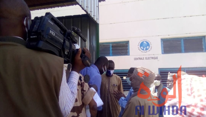 Tchad : crise de l'eau, le gouverneur du Ouaddaï fait une descente à Bithéa. © Abba Issa/Alwihda Info Tchad : crise de l'eau, le gouverneur du Ouaddaï fait une descente à Bithéa. © Abba Issa/Alwihda Info