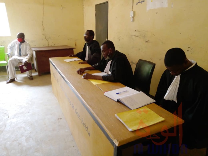 Tchad : à Goz Beida, les membres de la sous-CENI prêtent serment. © Mahamat Issa Gadaya/Alwihda Info Tchad : à Goz Beida, les membres de la sous-CENI prêtent serment. © Mahamat Issa Gadaya/Alwihda Info