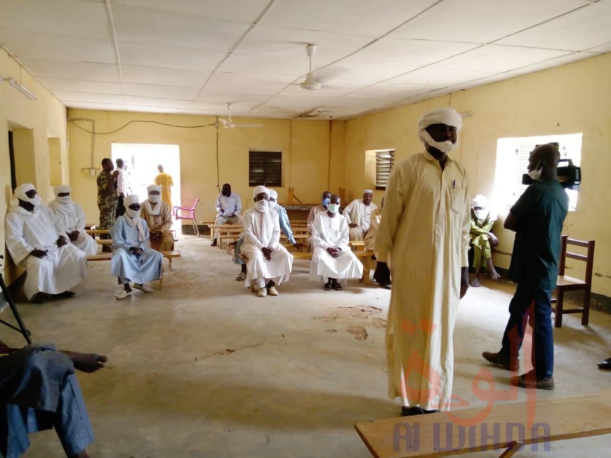 Tchad : à Goz Beida, les membres de la sous-CENI prêtent serment. © Mahamat Issa Gadaya/Alwihda Info Tchad : à Goz Beida, les membres de la sous-CENI prêtent serment. © Mahamat Issa Gadaya/Alwihda Info