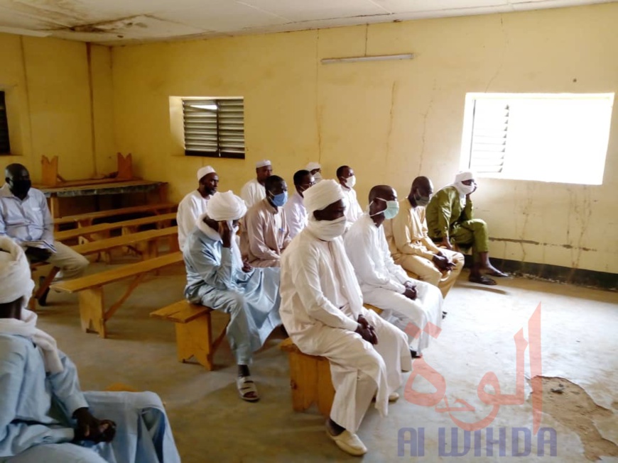Tchad : à Goz Beida, les membres de la sous-CENI prêtent serment. © Mahamat Issa Gadaya/Alwihda Info Tchad : à Goz Beida, les membres de la sous-CENI prêtent serment. © Mahamat Issa Gadaya/Alwihda Info