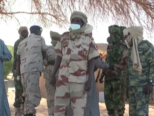 Tchad : au Borkou, le gouverneur au contact des chefs militaires © Abdoulaye Akim/Alwihda Info Tchad : au Borkou, le gouverneur au contact des chefs militaires © Abdoulaye Akim/Alwihda Info
