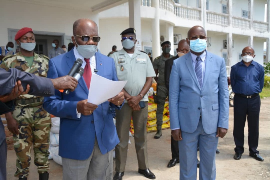 CONGO-COVID 19 : les populations remercient la Fondation Ghislain Arsitide Okemba Dzonga pour son soutien. CONGO-COVID 19 : les populations remercient la Fondation Ghislain Arsitide Okemba Dzonga pour son soutien.