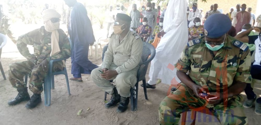 Tchad : à Guidari, fin de quarantaine pour 34 personnes en provenance de N'Djamena. © Éric Guedi/Alwihda Info Tchad : à Guidari, fin de quarantaine pour 34 personnes en provenance de N'Djamena. © Éric Guedi/Alwihda Info