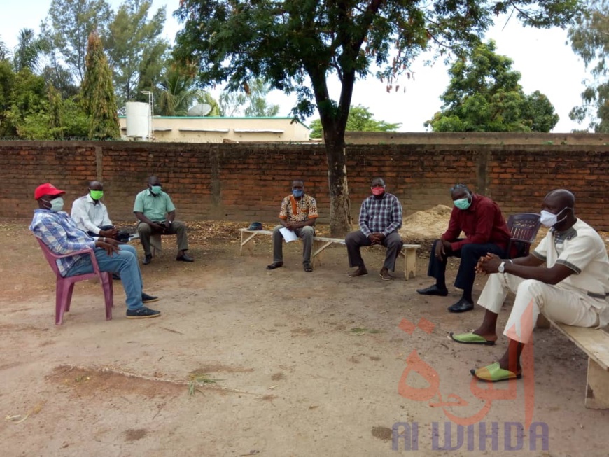 Tchad : vers la fermeture de l'usine des BDT de Moundou ? Le personnel préoccupé. © Golmen Ali/Alwihda Info Tchad : vers la fermeture de l'usine des BDT de Moundou ? Le personnel préoccupé. © Golmen Ali/Alwihda Info