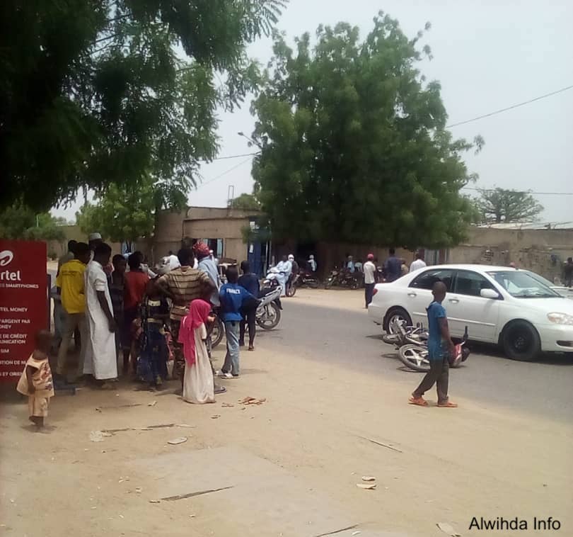 Tchad : à N'Djamena, un automobiliste percute un clandoman et le blesse grièvement. © Abakar Chérif Hamid/Alwihda Info Tchad : à N'Djamena, un automobiliste percute un clandoman et le blesse grièvement. © Abakar Chérif Hamid/Alwihda Info