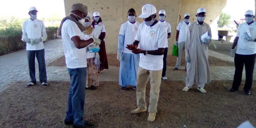 Tchad - Covid-19 : les distributions de masques se multiplient à N'Djamena. © Mahamat Abdramane Ali Kitire/Alwihda Info Tchad - Covid-19 : les distributions de masques se multiplient à N'Djamena. © Mahamat Abdramane Ali Kitire/Alwihda Info