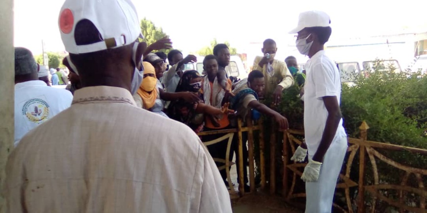 Tchad - Covid-19 : les distributions de masques se multiplient à N'Djamena. © Mahamat Abdramane Ali Kitire/Alwihda Info