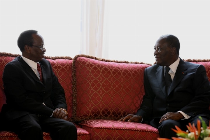 Mahamat Abderahim Acyl échange avec le président ivoirien Alhassan Ouattara à Abidjan. © Dr/Prci