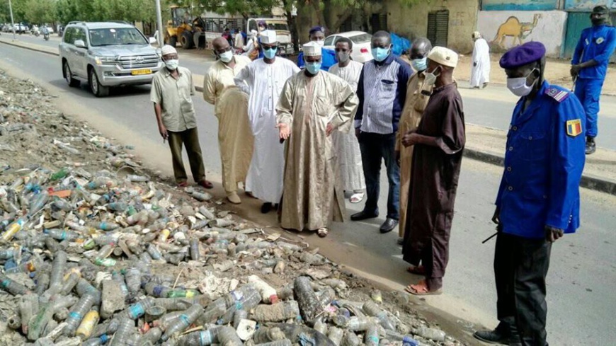 Tchad : déchets dans les caniveaux, le maire de N'Djamena dénonce un incivisme caractérisé. © DR/Mairie NDJ Tchad : déchets dans les caniveaux, le maire de N'Djamena dénonce un incivisme caractérisé. © DR/Mairie NDJ