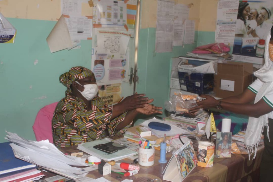 Tchad - COVID19 : à N'Djamena, la jeunesse au contrôle de la sensibilisation. © Ben Kadabio/Alwihda Info Tchad - COVID19 : à N'Djamena, la jeunesse au contrôle de la sensibilisation. © Ben Kadabio/Alwihda Info