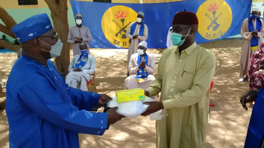 Tchad : au Guéra, la délégation sanitaire reçoit un don du conseil provincial du MPS. © Béchir Badjoury/Alwihda Info