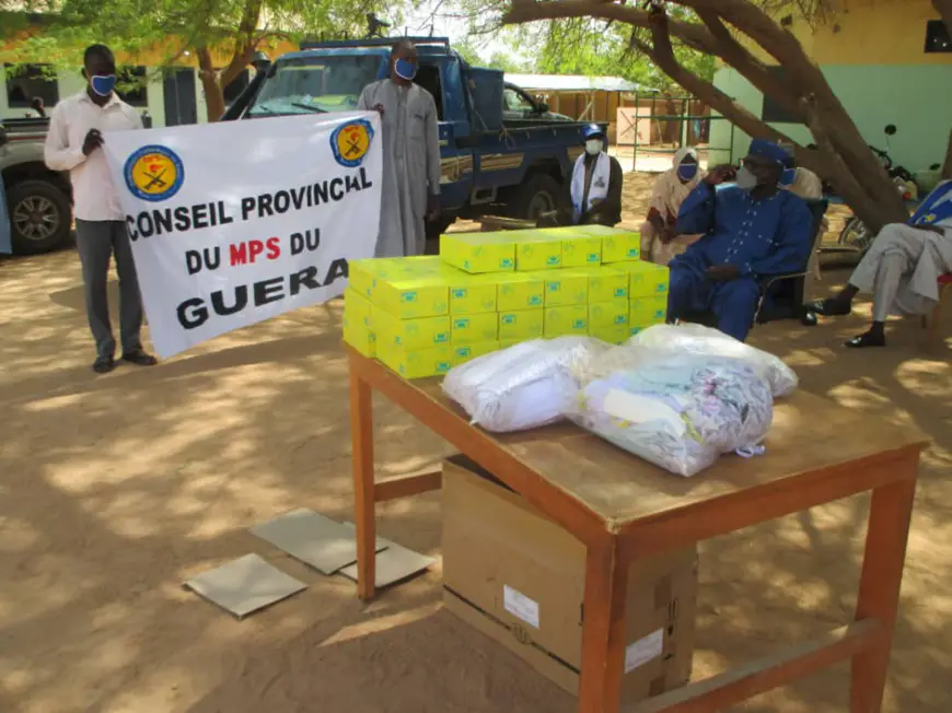Tchad : au Guéra, la délégation sanitaire reçoit un don du conseil provincial du MPS. © Béchir Badjoury/Alwihda Info