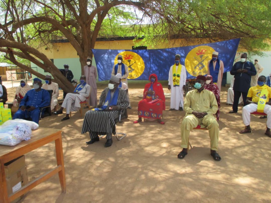 Tchad : au Guéra, la délégation sanitaire reçoit un don du conseil provincial du MPS. © Béchir Badjoury/Alwihda Info Tchad : au Guéra, la délégation sanitaire reçoit un don du conseil provincial du MPS. © Béchir Badjoury/Alwihda Info