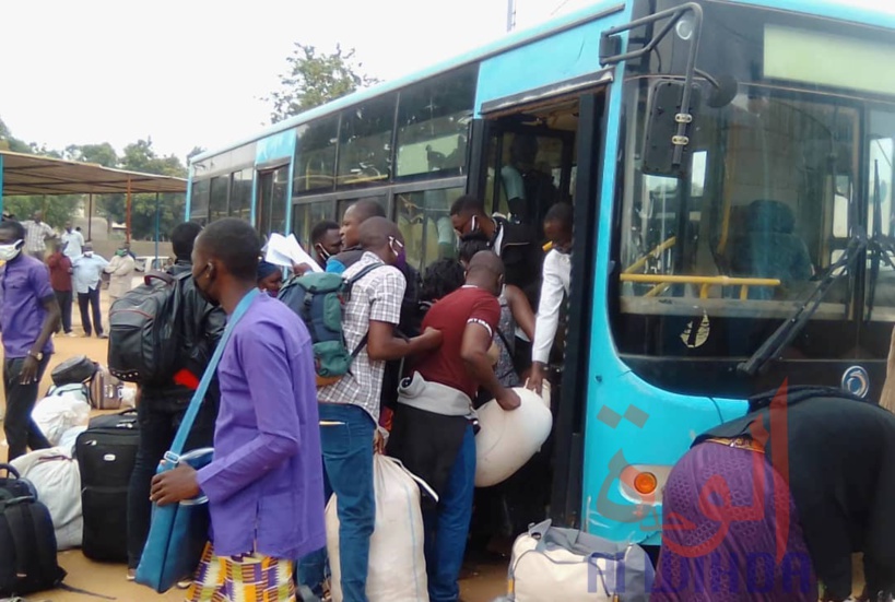 Koutéré : un convoi d’étudiants tchadiens bloqué à la frontière par la police camerounaise. © Frédéric Ngardodim/Alwihda Info