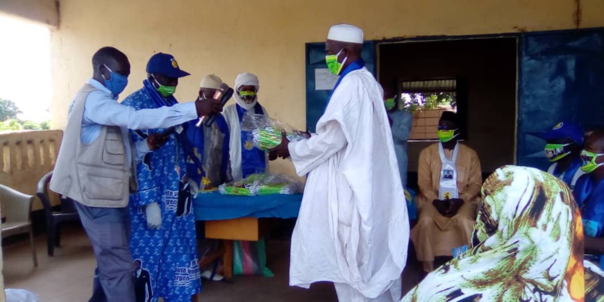 Tchad - COVID 19 : un don de 5000 masques offerts au Mayo Kebbi Ouest. © Foka Mapagne/Alwihda Info Tchad - COVID 19 : un don de 5000 masques offerts au Mayo Kebbi Ouest. © Foka Mapagne/Alwihda Info