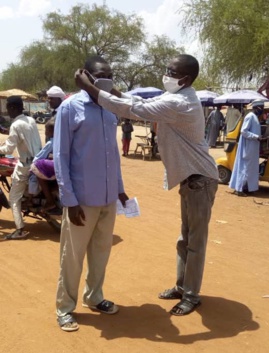 Tchad - Covid-19 : À Mongo, des masques distribués dans toute la ville. © Béchir Badjoury/Alwihda Info