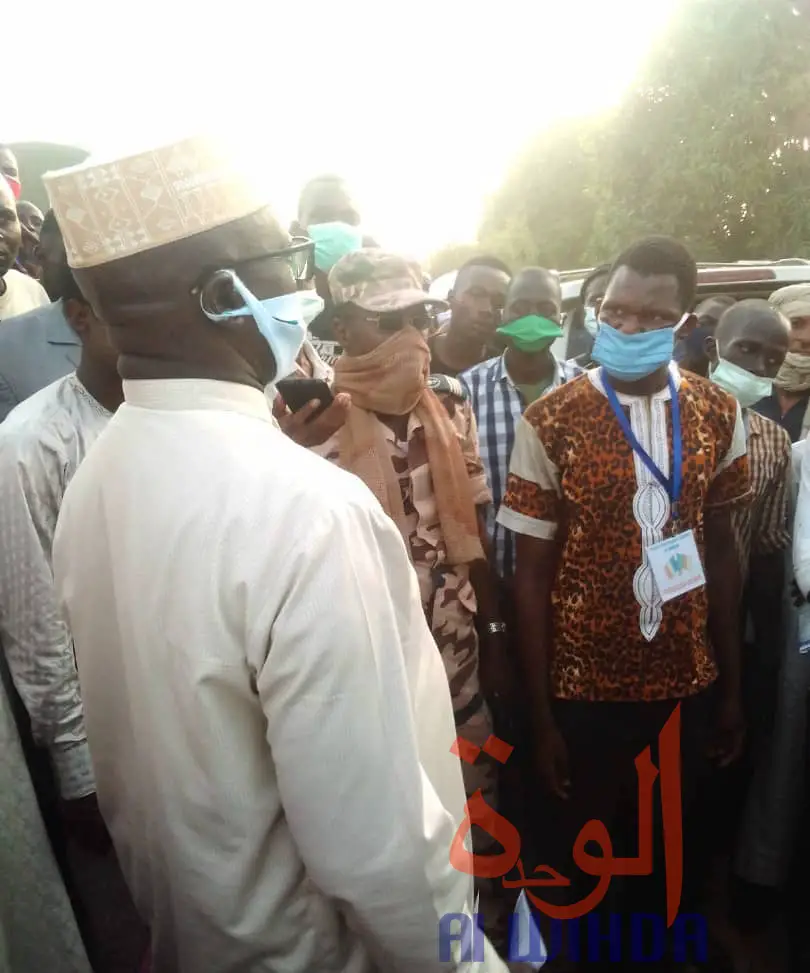 Tchad : étudiants bloqués, descente du gouverneur du Logone Oriental à Koutéré. © Golmen Ali/Alwihda Info