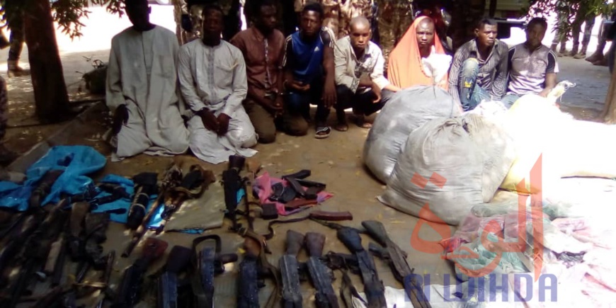 Tchad : saisie de plusieurs armes de guerre et arrestation de présumés malfrats. © Mahamat Abdramane Ali Kitire/Alwihda Info Tchad : saisie de plusieurs armes de guerre et arrestation de présumés malfrats. © Mahamat Abdramane Ali Kitire/Alwihda Info