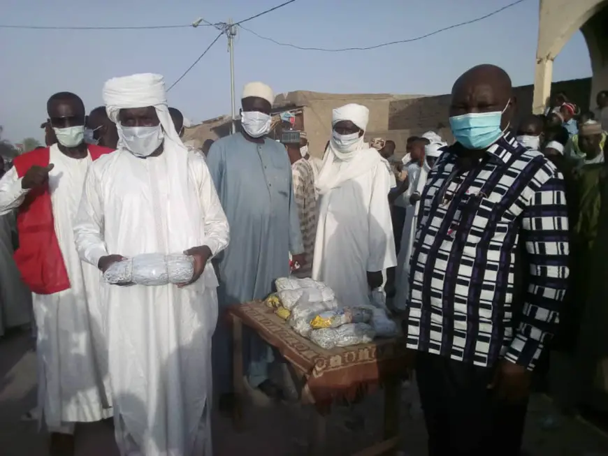 Tchad : à Massakory, 4000 masques distribués aux commerçants du marché central. © Mbainaissem Gédéon/Alwihda Info