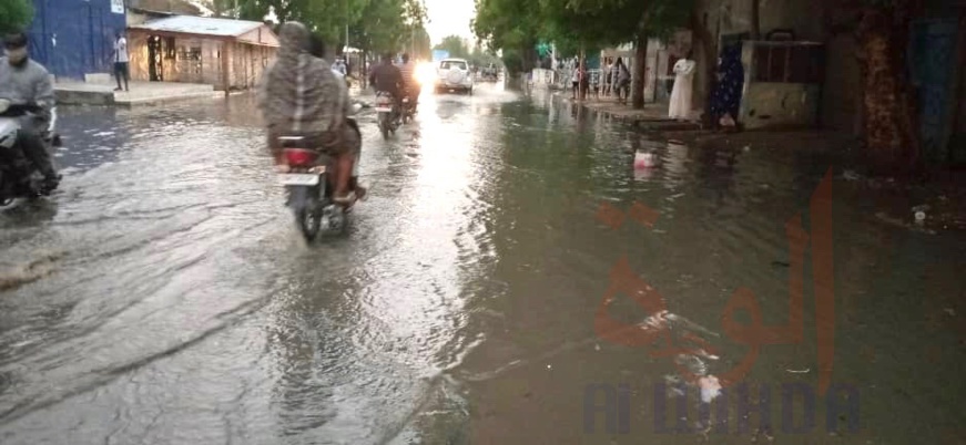 Tchad : après la pluie, N'Djamena renoue avec les inondations. © Kelvin Djetoyo/Ben Kadabio/Alwihda Info Tchad : après la pluie, N'Djamena renoue avec les inondations. © Kelvin Djetoyo/Ben Kadabio/Alwihda Info
